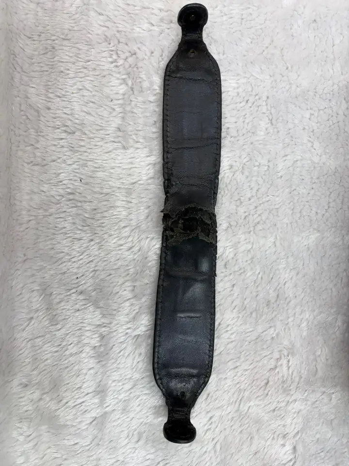 Dark color bag strap repair 3 The original leather strap was removed and its dimensions measured.